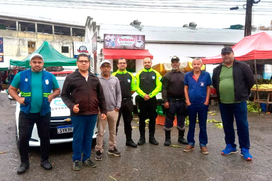 Prefeitura realiza ação integrada no Mercado Caravelas para garantir segurança viária e ordenamento urbano