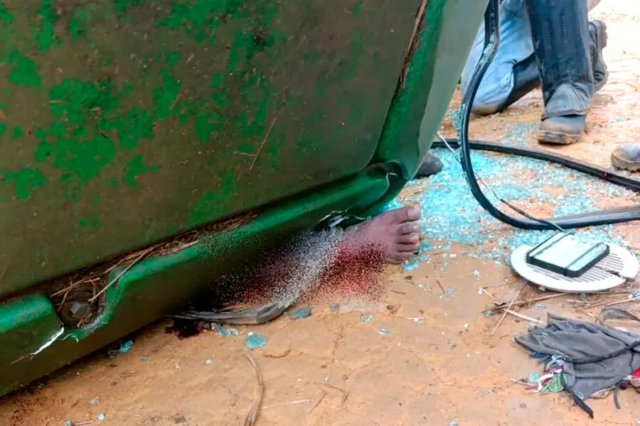 Motorista agrícola fica gravemente ferido após trator tombar em ladeira de Ibirapuã