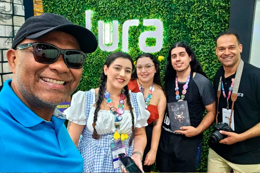 Athylla Borborema leva o Nordeste ao pódio da Bienal do Livro com “Carnaval dos Poetas”