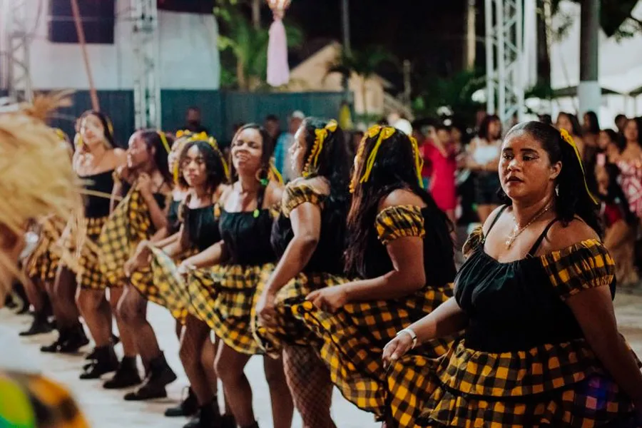 Mucuri abre os festejos do 28º Forró do Peroá com show de Elias Wagner na primeira noite de festa