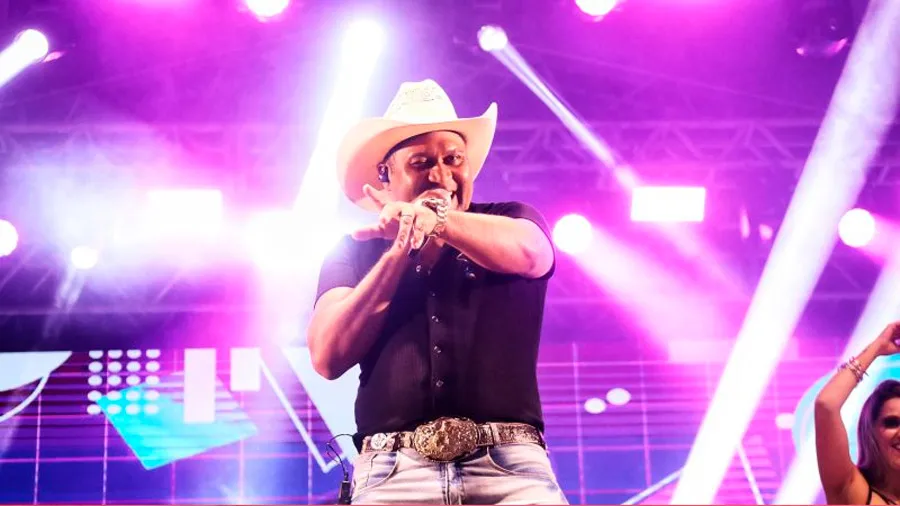 2º dia do Forró do Peroá bate recorde com show de Naiara Azevedo em Mucuri