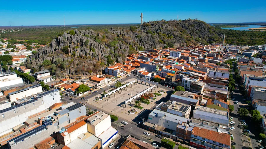 Governo do Estado reforça saúde de Bom Jesus da Lapa com entrega de equipamentos