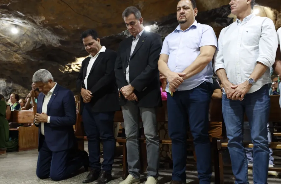 Governador Jerônimo Rodrigues participa da Festa de São Pedro em Bom Jesus da Lapa Governador Jerônimo Rodrigues participa da Festa de São Pedro em Bom Jesus da Lapa