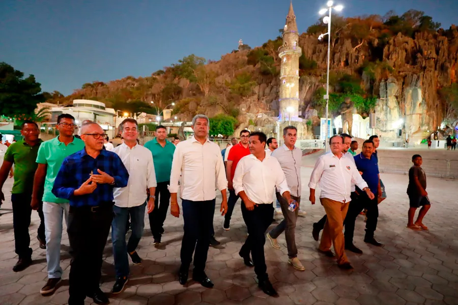 Governador Jerônimo participa da Festa de São Pedro em Bom Jesus da Lapa Governador Jerônimo participa da Festa de São Pedro em Bom Jesus da Lapa