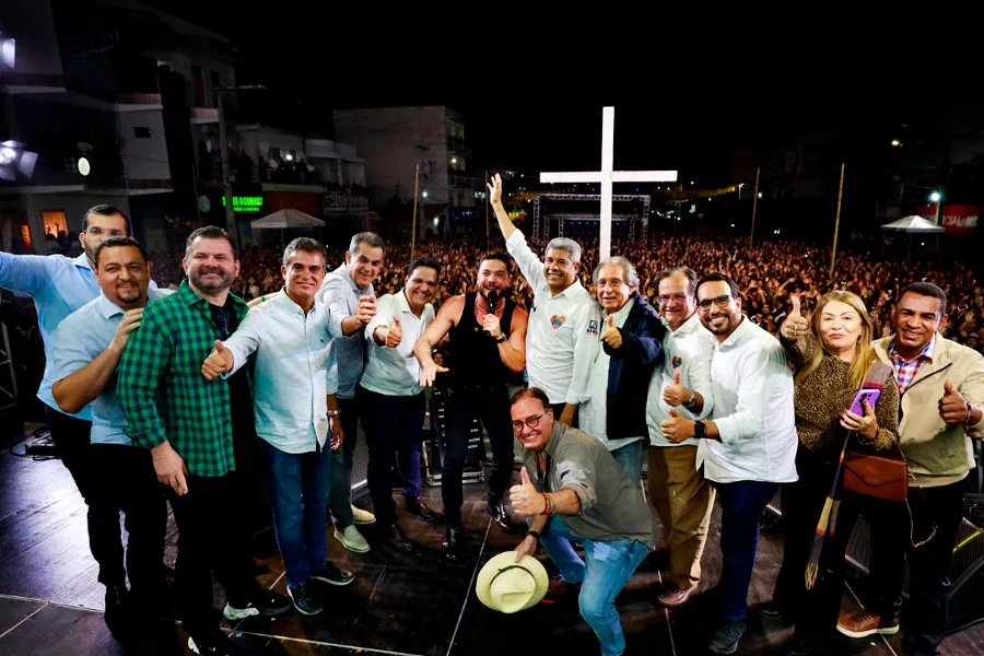 Governador Jerônimo participa da Festa de São Pedro em Bom Jesus da Lapa Governador Jerônimo participa da Festa de São Pedro em Bom Jesus da Lapa