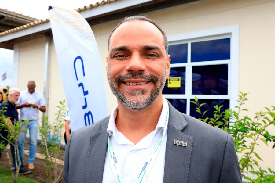 Jerônimo destaca liderança da Bahia na revolução energética, durante apresentação de primeiro carro elétrico montado na fábrica da BYD, em Camaçari