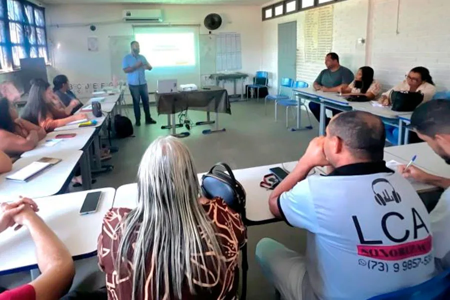 Mucuri capacita secretários escolares e planeja educação de qualidade até 2028