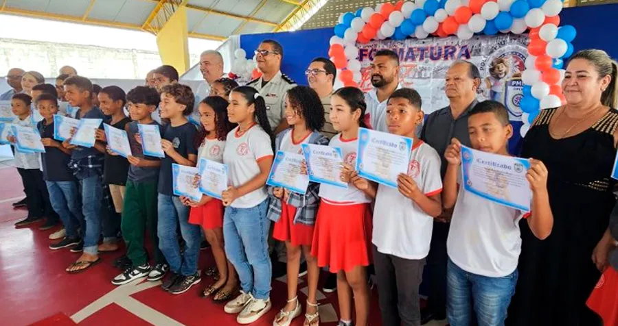 Formatura do PROERD reúne 198 alunos e reforça parceria entre PM e Prefeitura de Mucuri