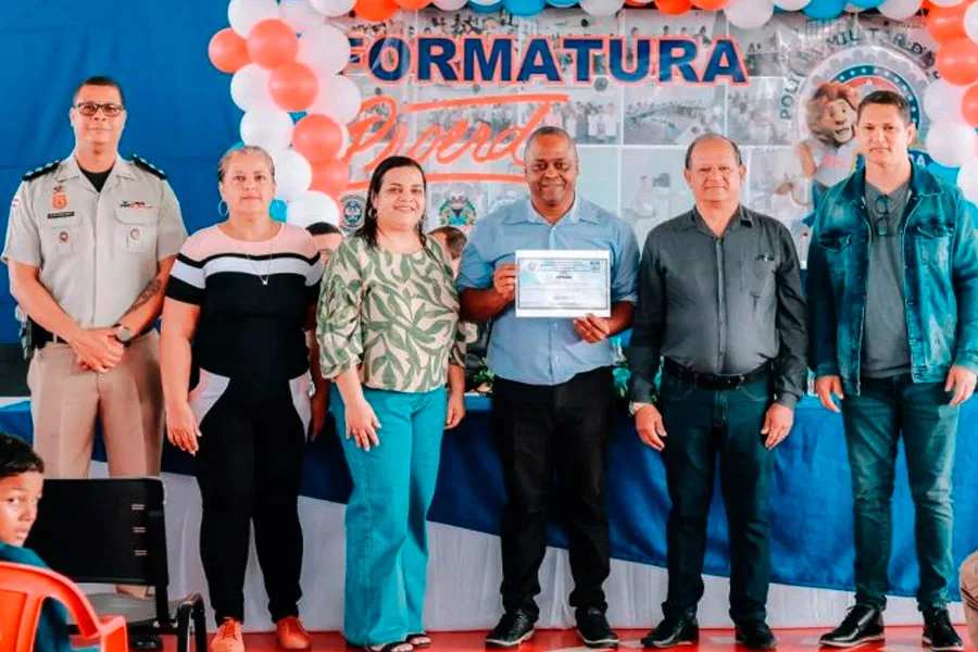 Formatura do PROERD reúne 198 alunos e reforça parceria entre PM e Prefeitura de Mucuri