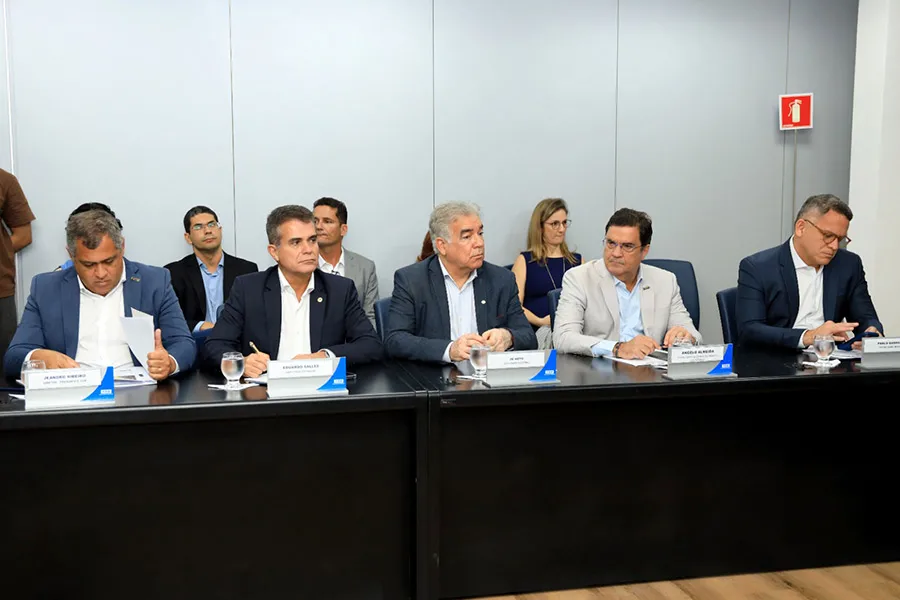 Governo da Bahia e FIEB criam grupo de trabalho para discutir impactos da taxação imposta pelos Estados Unidos e proteger a economia baiana