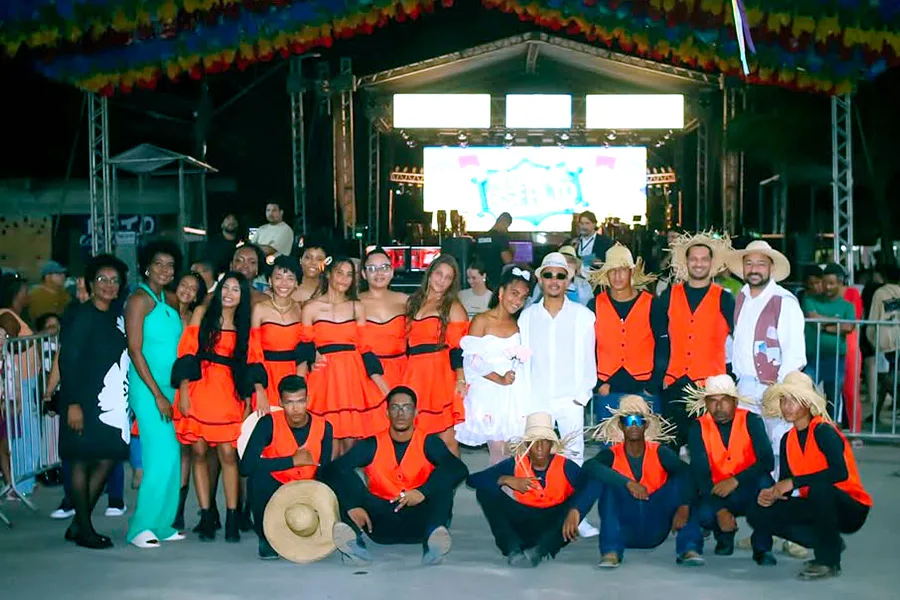 Nova Viçosa vibra com João Gomes e a força da cultura nordestina na abertura do Forró do Asfalto