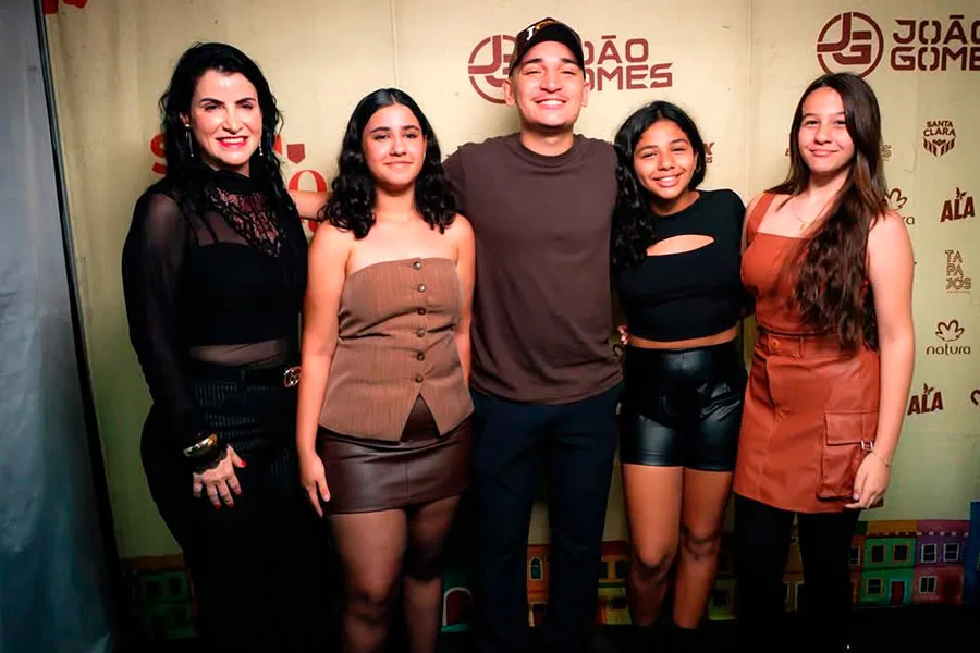 Nova Viçosa vibra com João Gomes e a força da cultura nordestina na abertura do Forró do Asfalto