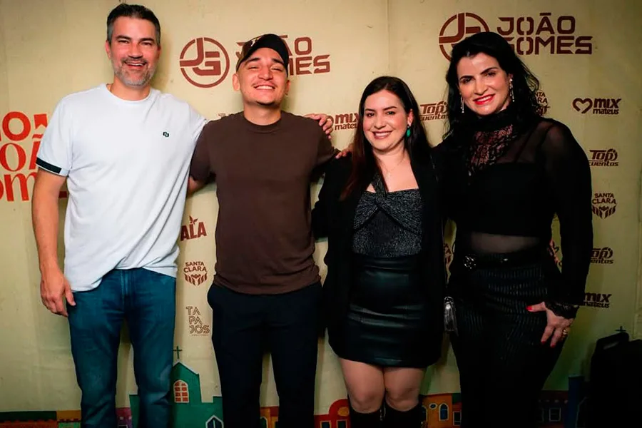 Nova Viçosa vibra com João Gomes e a força da cultura nordestina na abertura do Forró do Asfalto