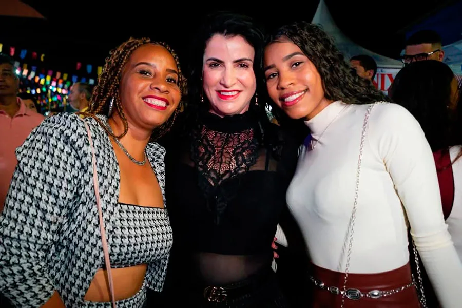 Nova Viçosa vibra com João Gomes e a força da cultura nordestina na abertura do Forró do Asfalto