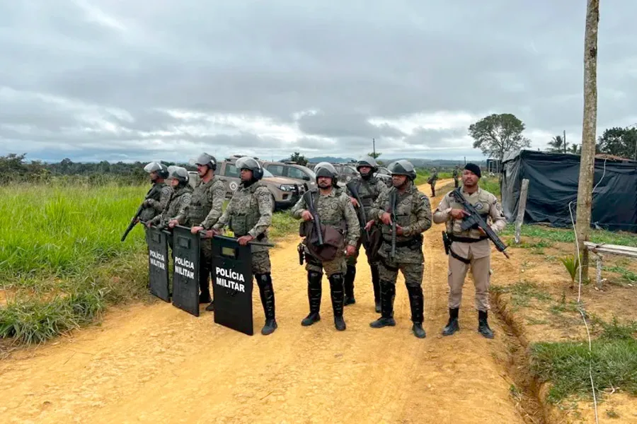 Reintegração de posse em fazenda de Guaratinga transcorre de forma pacífica
