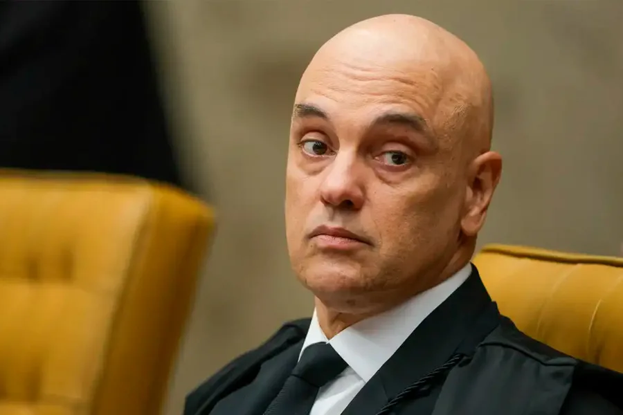 Moraes decreta prisão domiciliar de Bolsonaro