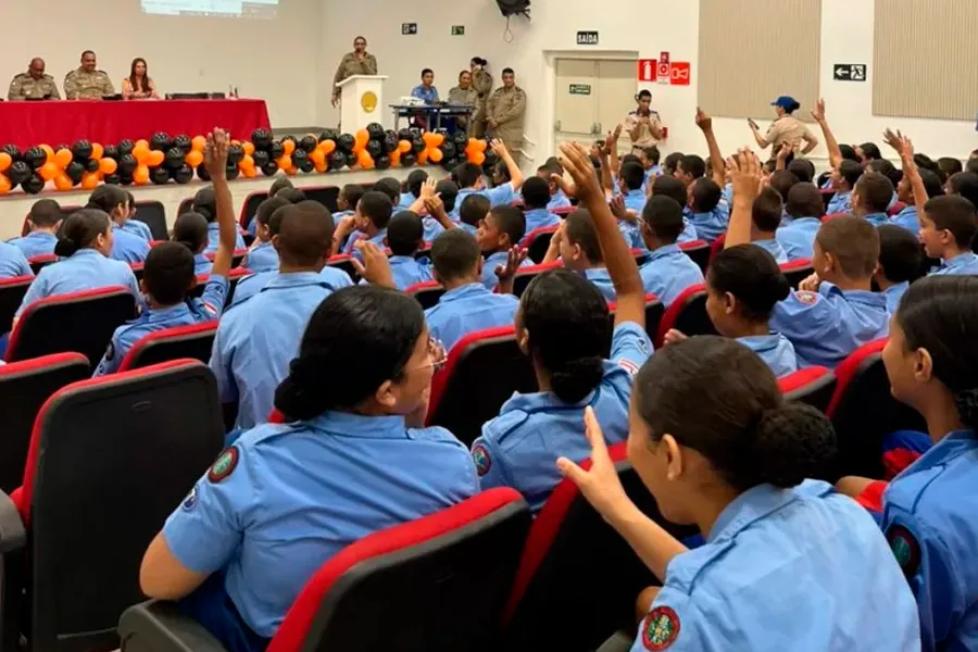 Educação contra as drogas: PROERD forma 105 estudantes em Teixeira de Freitas