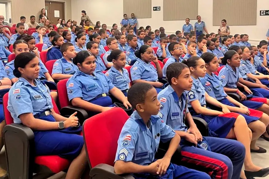 Educação contra as drogas: PROERD forma 105 estudantes em Teixeira de Freitas Educação contra as drogas: PROERD forma 105 estudantes em Teixeira de Freitas