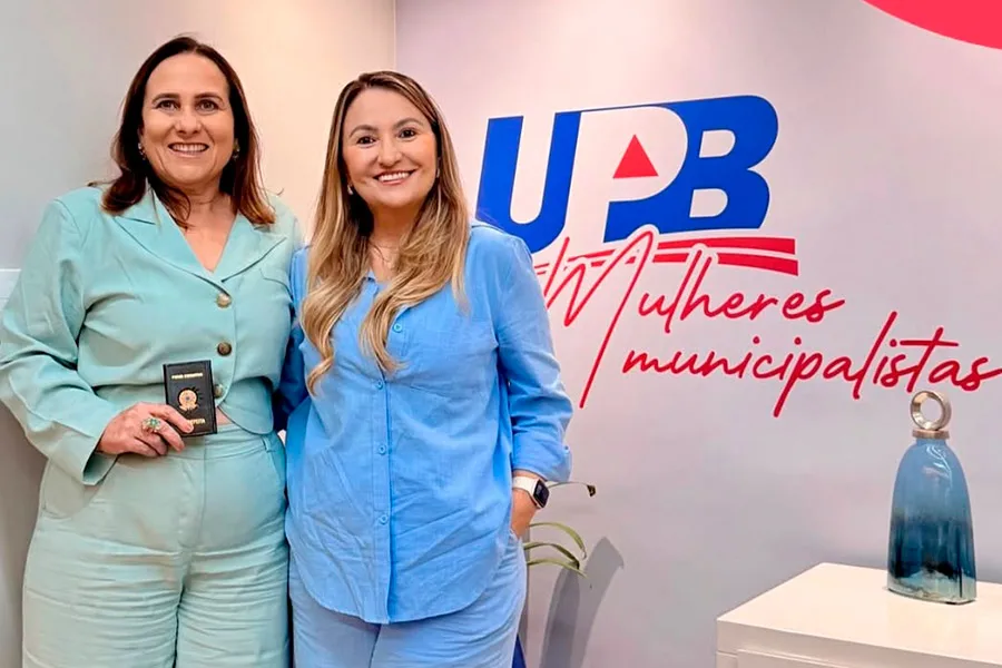 Prefeita Carla Chácara e vice Leda Pinho representam liderança feminina em encontro estadual de gestores