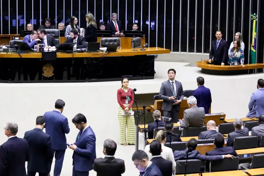 Câmara aprova bônus para servidor do INSS por revisão de benefícios