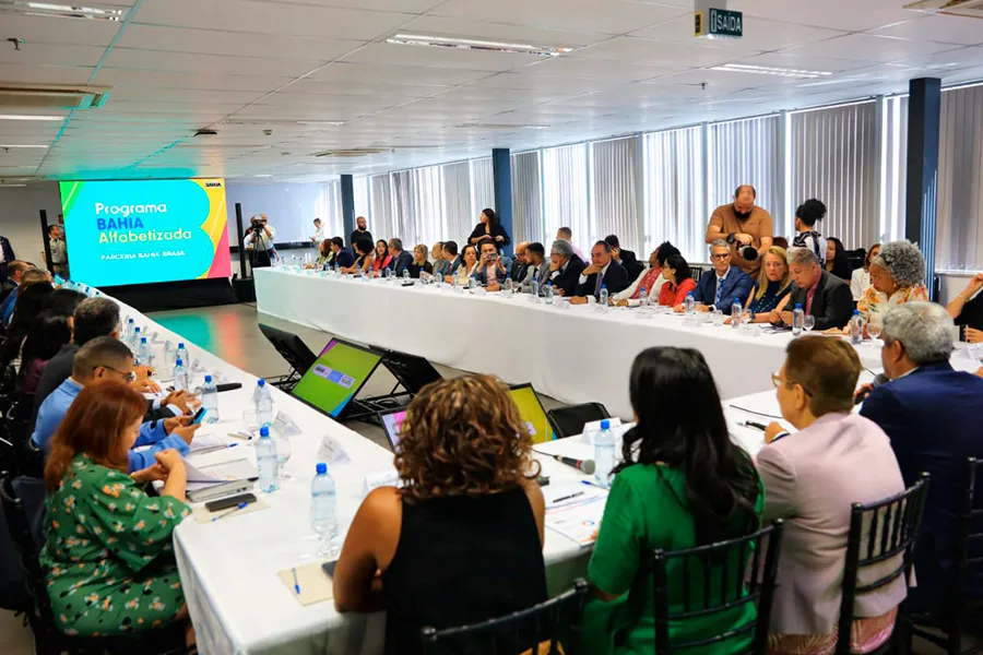 Programa Bahia Alfabetizada integra ação entre o Governo do Estado e municípios para fortalecer educação no ensino fundamental
