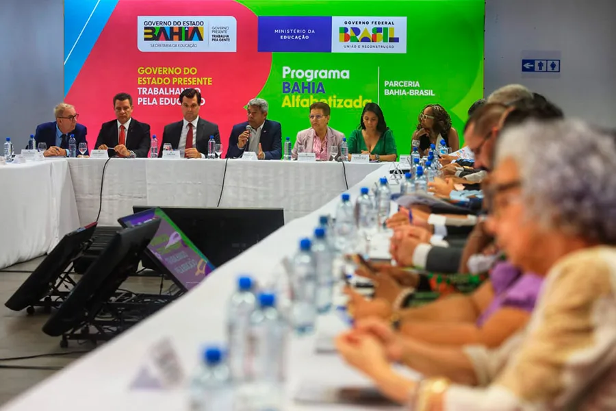 Programa Bahia Alfabetizada integra ação entre o Governo do Estado e municípios para fortalecer educação no ensino fundamental