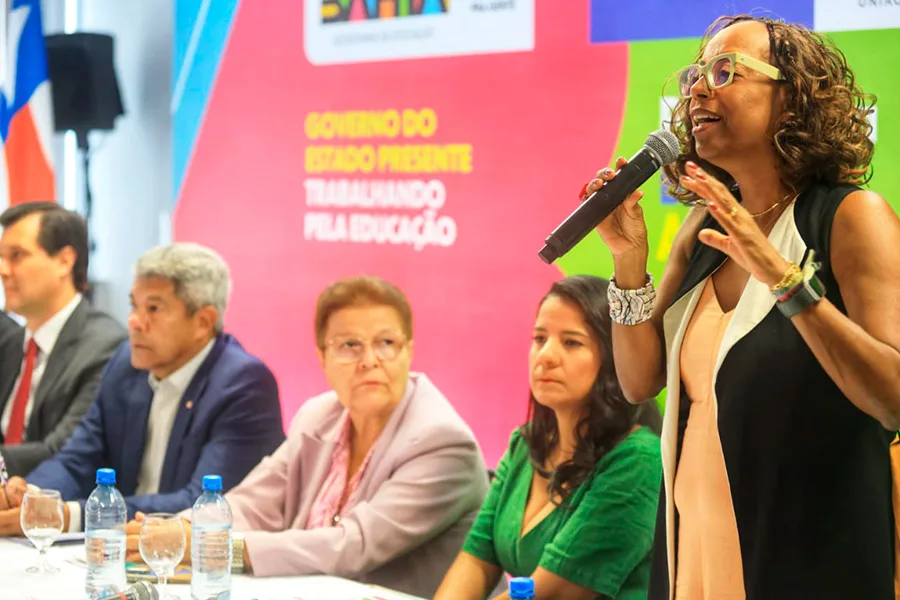 Programa Bahia Alfabetizada integra ação entre o Governo do Estado e municípios para fortalecer educação no ensino fundamental