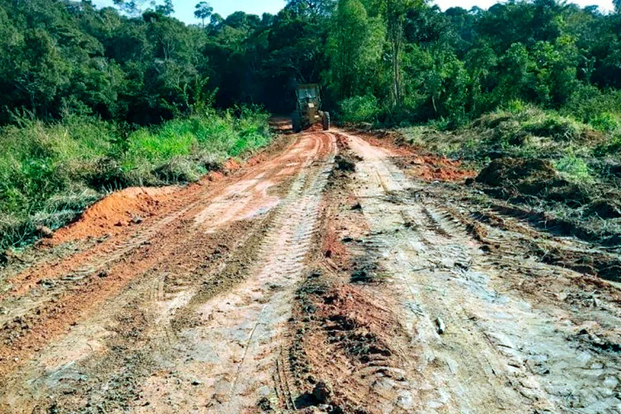 Prefeitura de Mucuri intensifica recuperação das estradas vicinais após chuvas