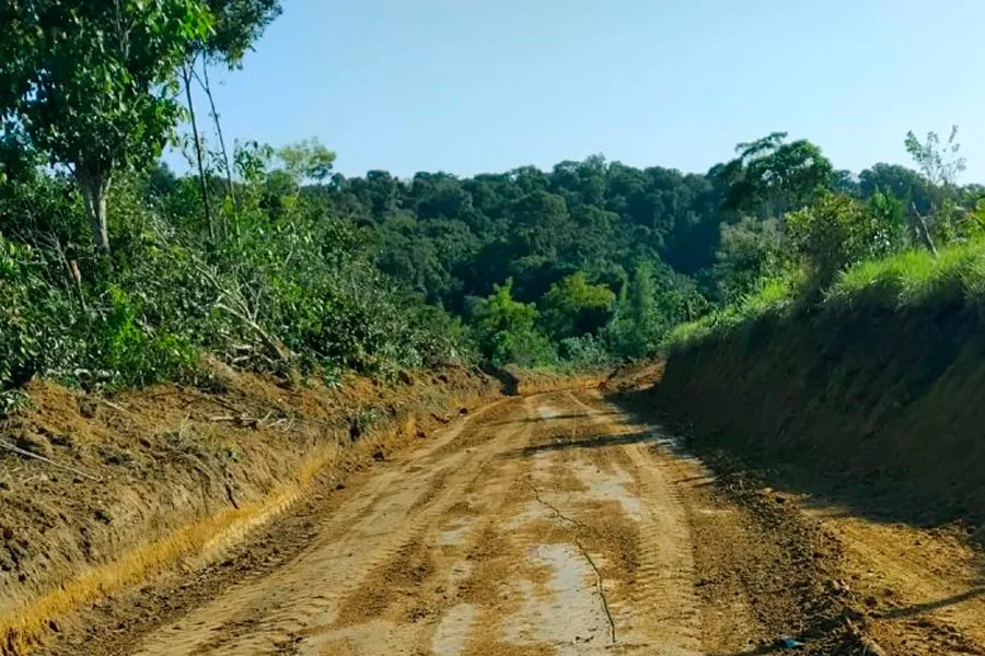 Prefeitura de Mucuri intensifica recuperação das estradas vicinais após chuvas
