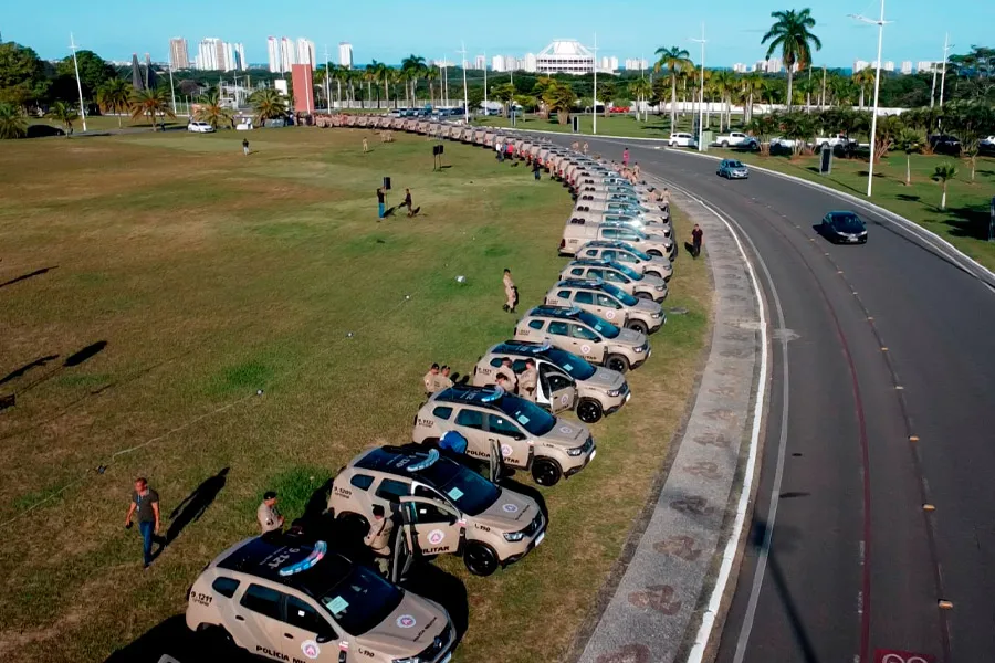 Governador entrega novas viaturas e assina projetos de lei que reestruturam a organização da segurança pública na Bahia