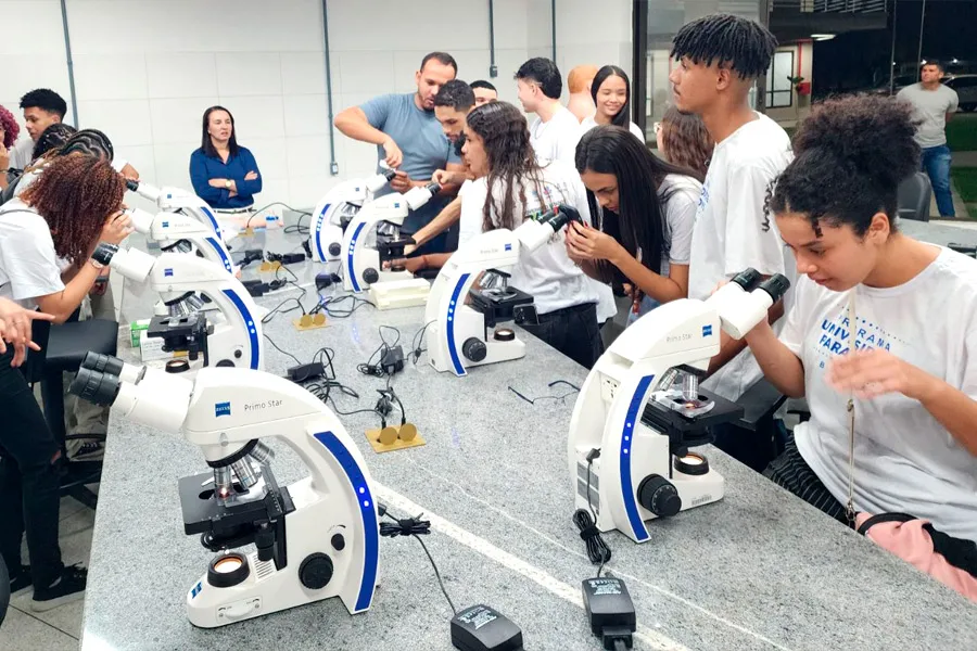 Prefeitura de Medeiros Neto leva estudantes do UPT à UFSB: Um passo rumo ao futuro!