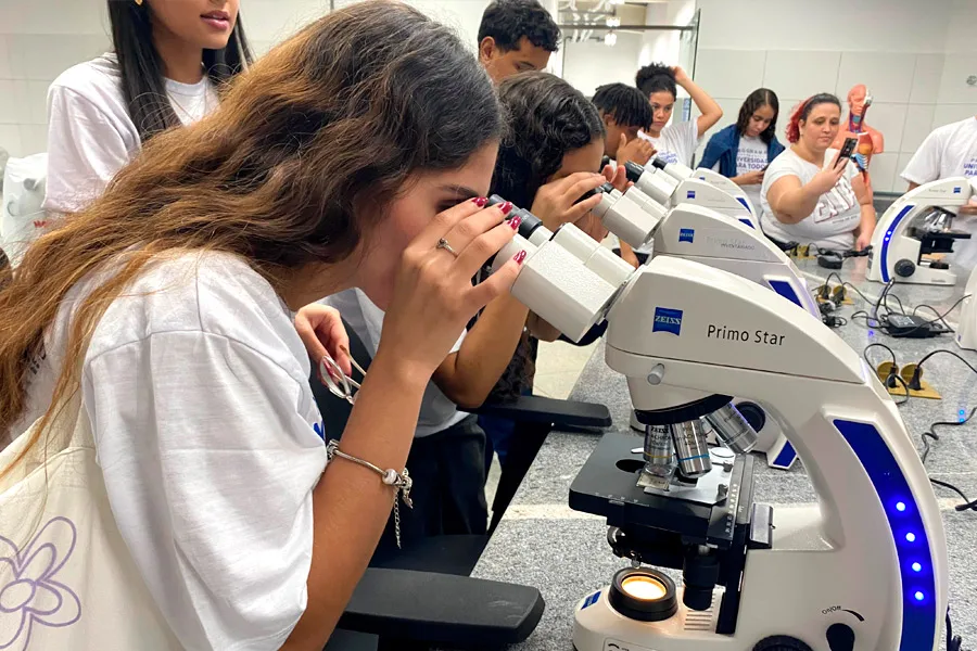Prefeitura de Medeiros Neto leva estudantes do UPT à UFSB: Um passo rumo ao futuro!