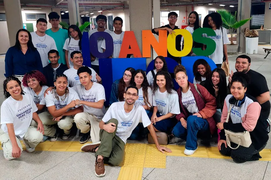 Prefeitura de Medeiros Neto leva estudantes do UPT à UFSB: Um passo rumo ao futuro!