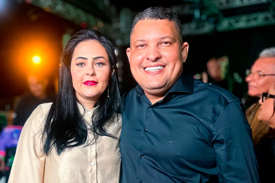 Teixeira em Adoração reúne multidão em noite de fé e louvor em Teixeira de Freitas Teixeira em Adoração reúne multidão em noite de fé e louvor em Teixeira de Freitas