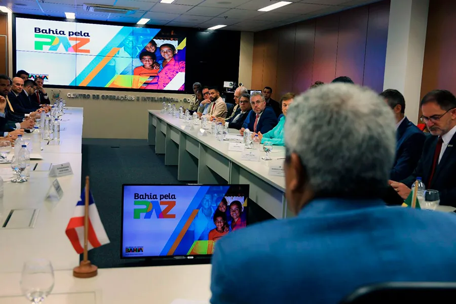 Enfrentamento à letalidade policial e prevenção à violência são temas do Comitê de Governança do Bahia pela Paz Enfrentamento à letalidade policial e prevenção à violência são temas do Comitê de Governança do Bahia pela Paz