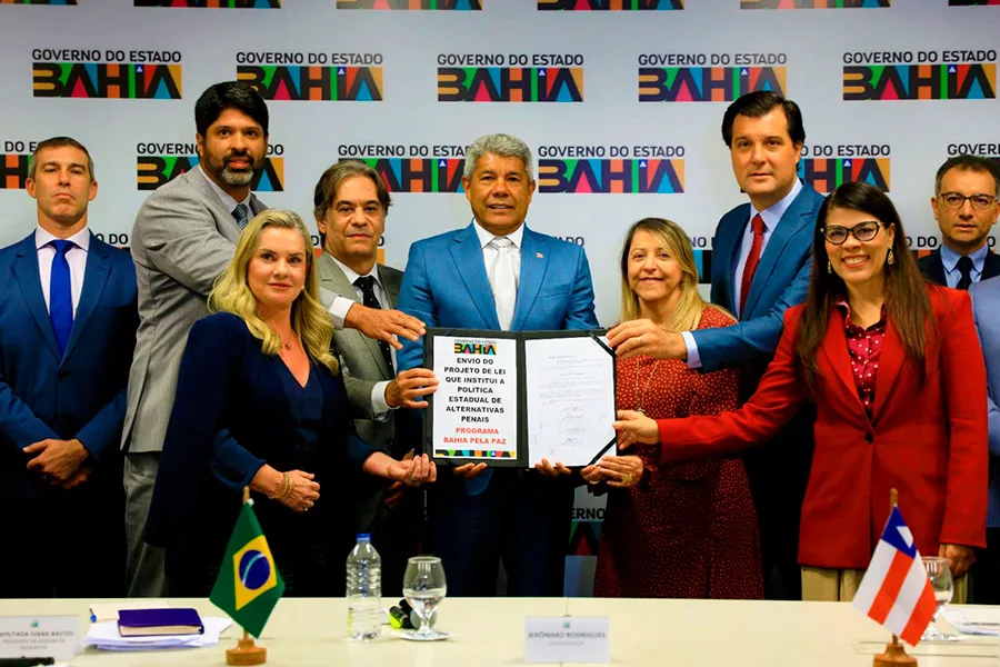 Enfrentamento à letalidade policial e prevenção à violência são temas do Comitê de Governança do Bahia pela Paz Enfrentamento à letalidade policial e prevenção à violência são temas do Comitê de Governança do Bahia pela Paz