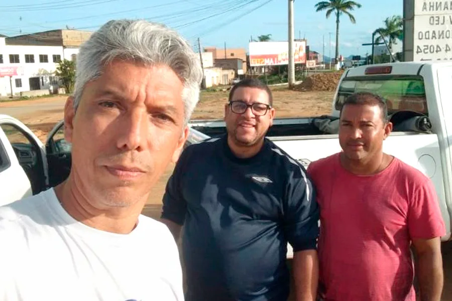 Pescadores resgatam tartaruga ferida em alto-mar e mobilizam rede de proteção ambiental em Mucuri