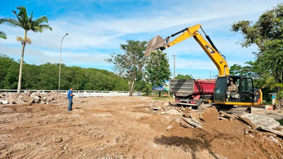 Prefeitura Municipal começa trabalho para reconstrução da Praça do Peroá Prefeitura Municipal começa trabalho para reconstrução da Praça do Peroá