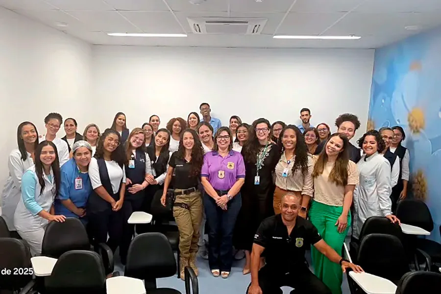 Polícia Civil promove palestra sobre violência doméstica no Hospital Costa das Baleias em alusão ao Agosto Lilás