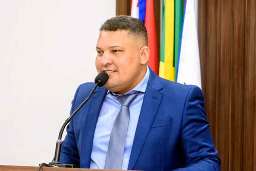 Vereador Jonatas Santos defende redução de custos de medicamentos e inclusão de eventos no calendário oficial