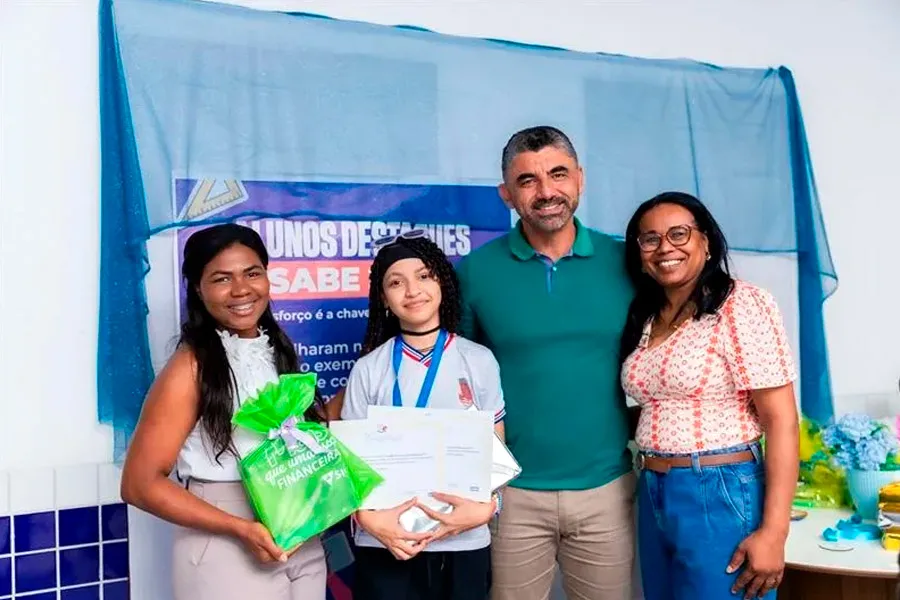 Ibirapuã premia alunos destaques da Prova SABE 2024 em Vila Juazeiro Ibirapuã premia alunos destaques da Prova SABE 2024 em Vila Juazeiro