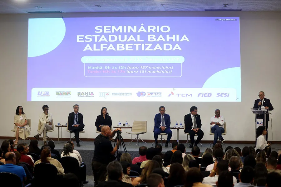 Seminário Estadual Bahia Alfabetizada mobiliza 348 municípios e fortalece pacto pela aprendizagem na idade certa Seminário Estadual Bahia Alfabetizada mobiliza 348 municípios e fortalece pacto pela aprendizagem na idade certa