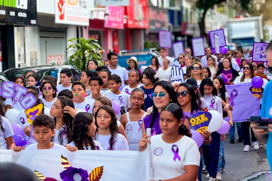 Prefeitura de Medeiros Neto se une em Caminhada de Conscientização pelo Agosto Lilás