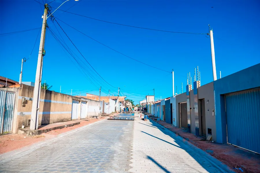Prefeitura de Teixeira de Freitas avança com obras de pavimentação no município