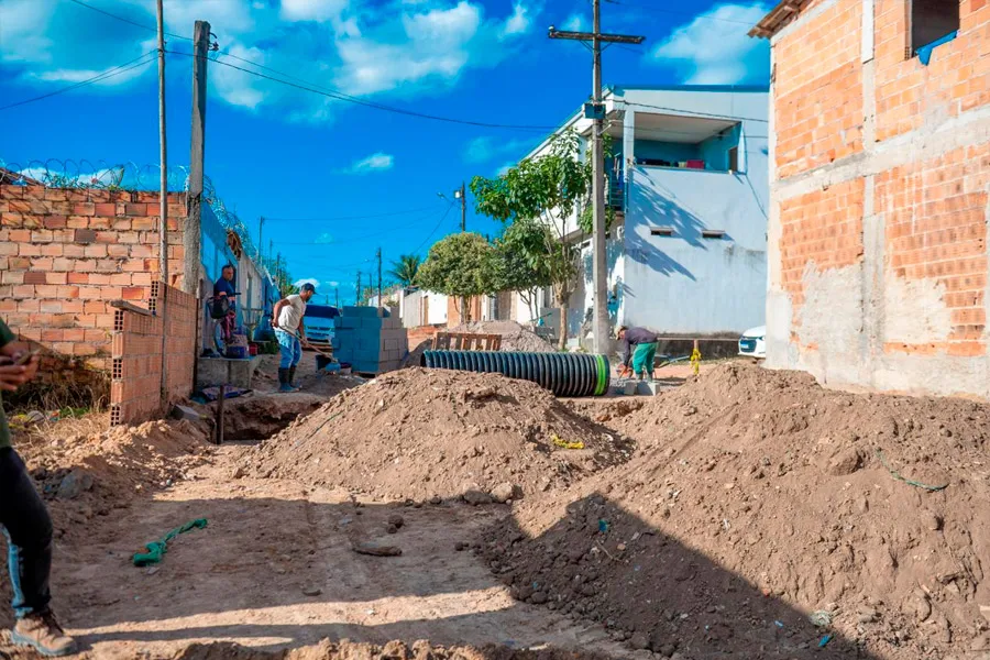 Prefeitura de Teixeira de Freitas avança com obras de pavimentação no município