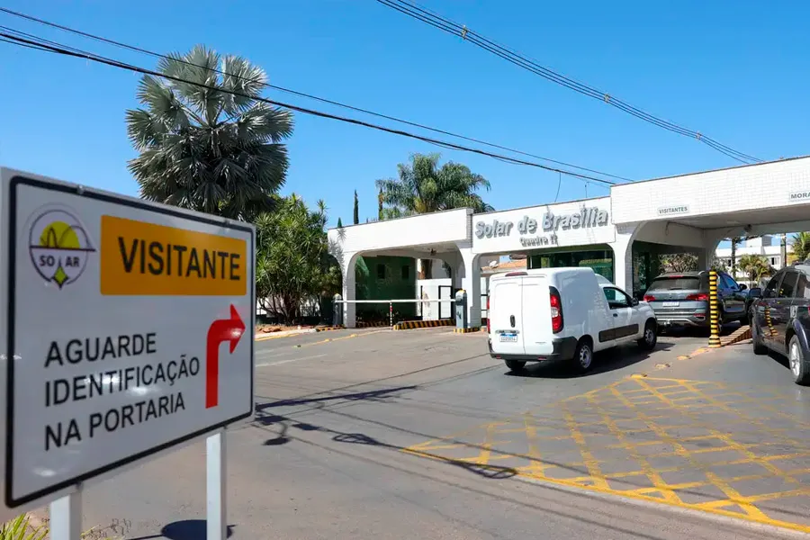 Moraes manda vistoriar carros e área externa da casa de Bolsonaro