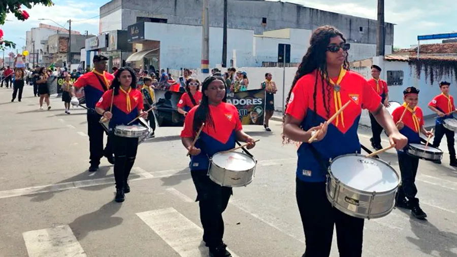 Patriotismo e alegria marcam o 7 de Setembro em Mucuri com desfile cívico e passeio ciclístico