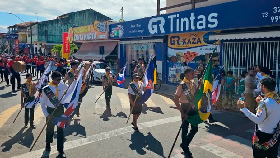 Patriotismo e alegria marcam o 7 de Setembro em Mucuri com desfile cívico e passeio ciclístico
