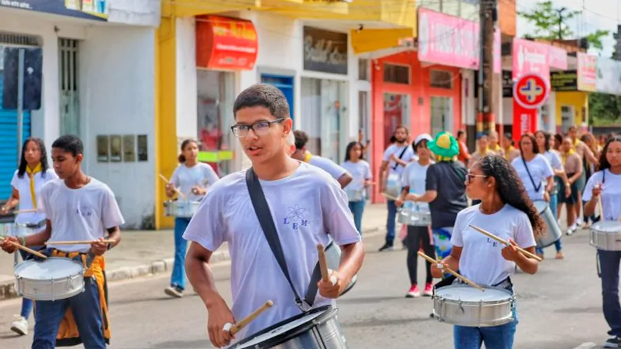 Patriotismo e alegria marcam o 7 de Setembro em Mucuri com desfile cívico e passeio ciclístico