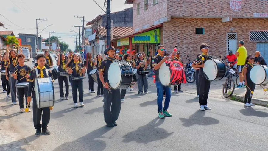 Patriotismo e alegria marcam o 7 de Setembro em Mucuri com desfile cívico e passeio ciclístico